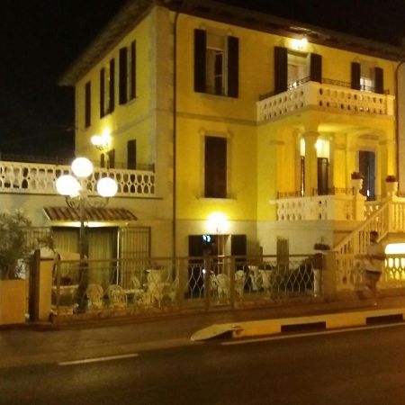 Hotel Villa Laura Ρίμινι Εξωτερικό φωτογραφία