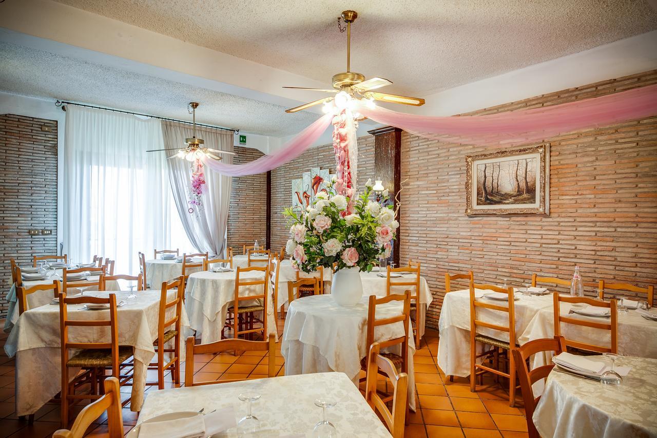 Hotel Villa Laura Ρίμινι Εξωτερικό φωτογραφία