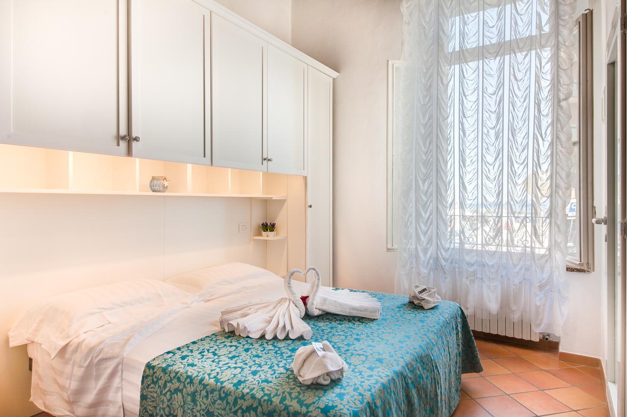 Hotel Villa Laura Ρίμινι Εξωτερικό φωτογραφία