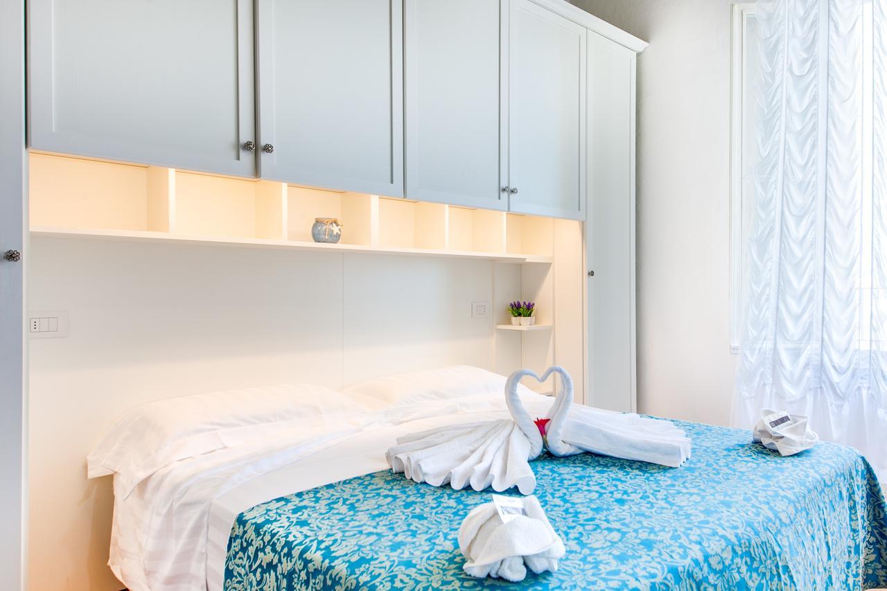 Hotel Villa Laura Ρίμινι Εξωτερικό φωτογραφία