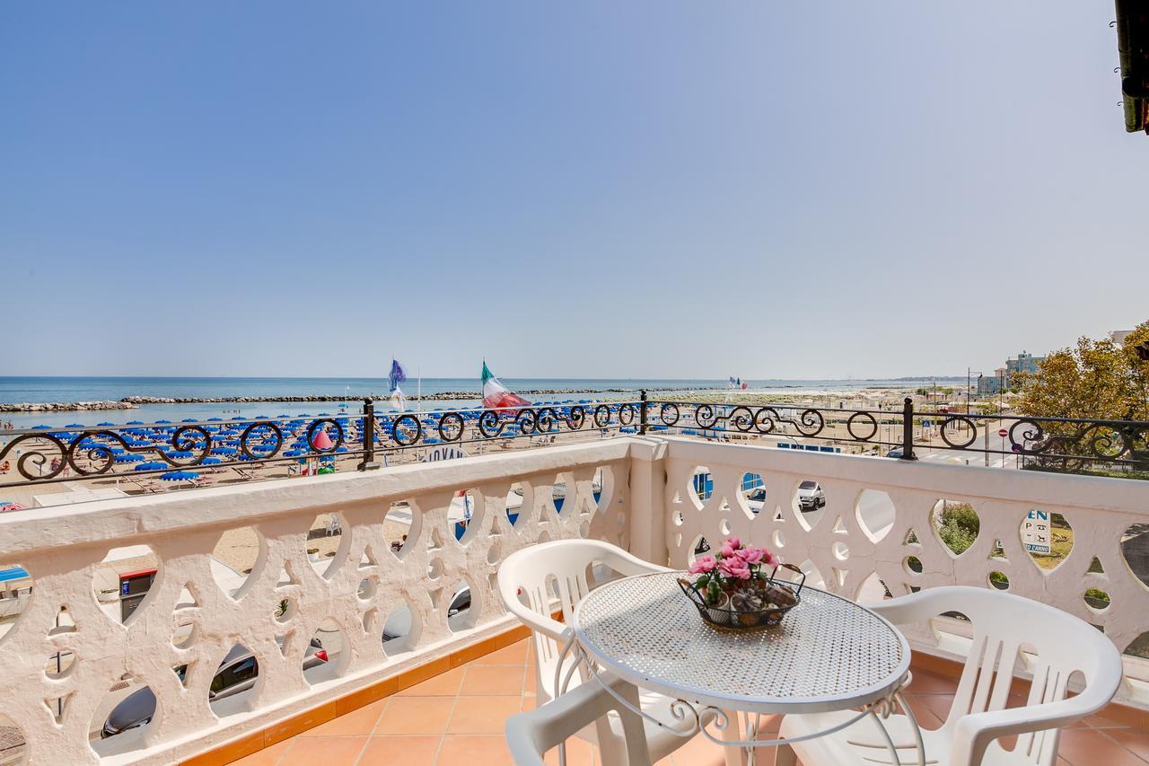 Hotel Villa Laura Ρίμινι Εξωτερικό φωτογραφία