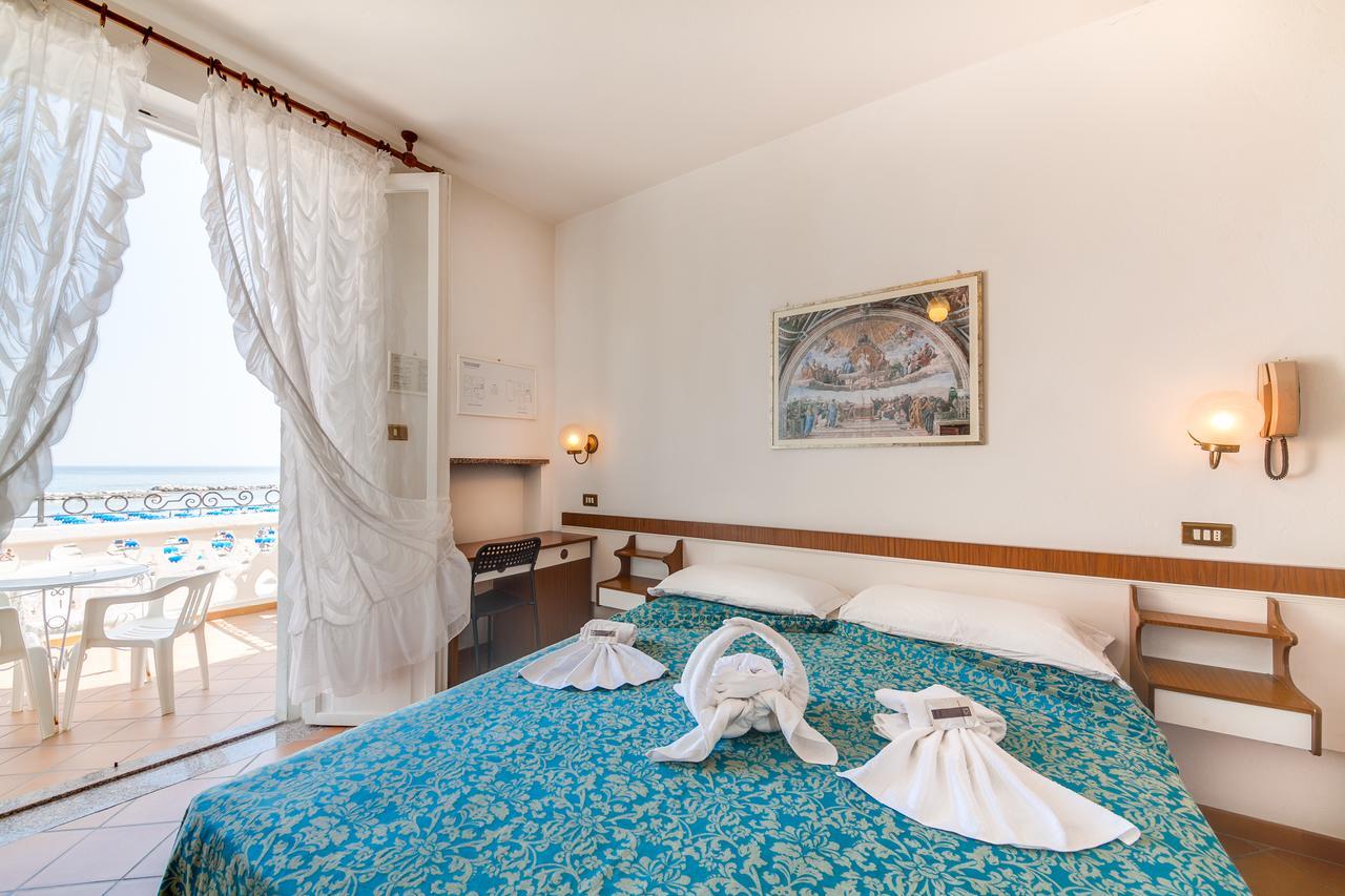 Hotel Villa Laura Ρίμινι Εξωτερικό φωτογραφία