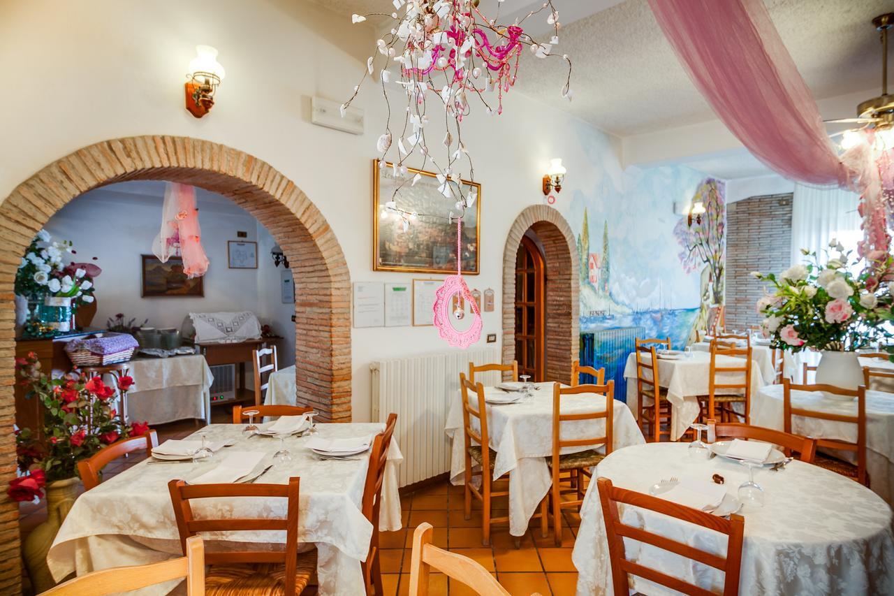 Hotel Villa Laura Ρίμινι Εξωτερικό φωτογραφία