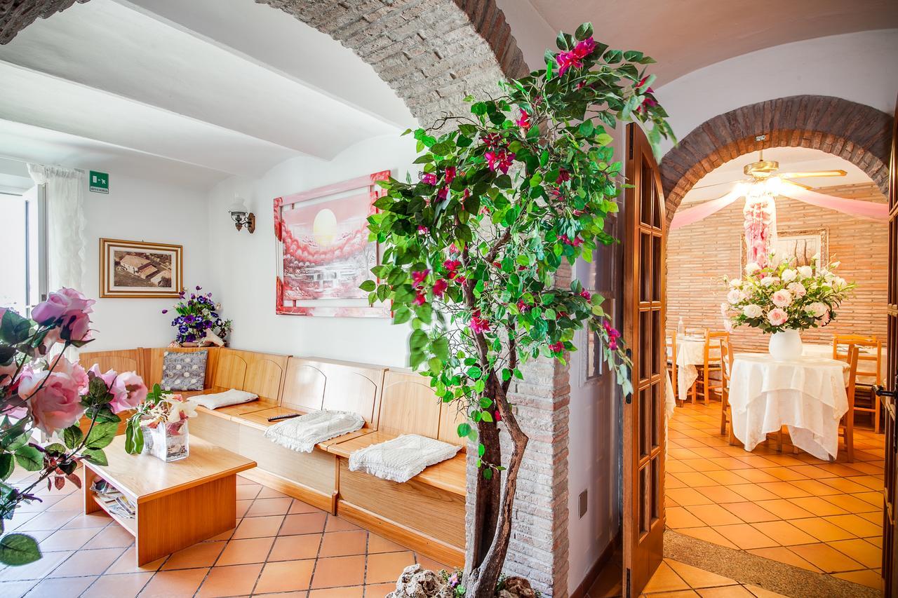 Hotel Villa Laura Ρίμινι Εξωτερικό φωτογραφία