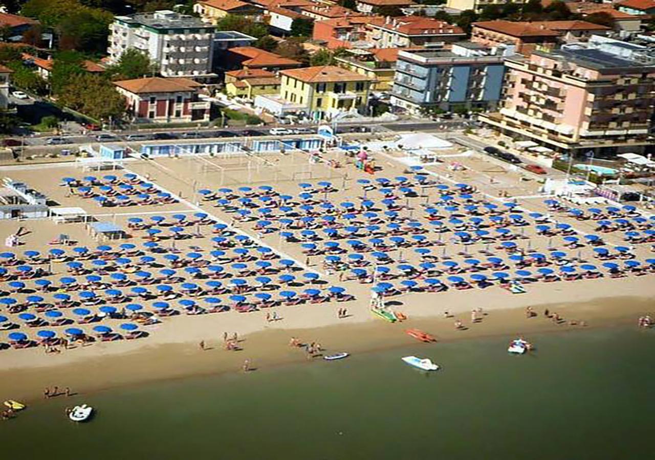 Hotel Villa Laura Ρίμινι Εξωτερικό φωτογραφία